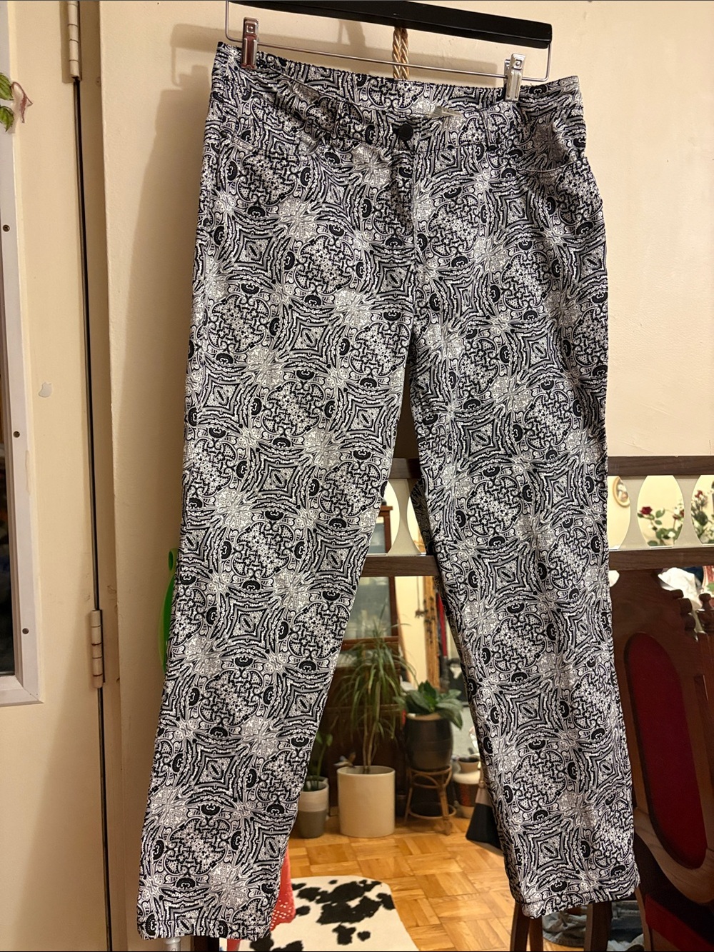 Women's Black & White Patterned Cropped Jeans - Slim Ankle Fit. Cotton